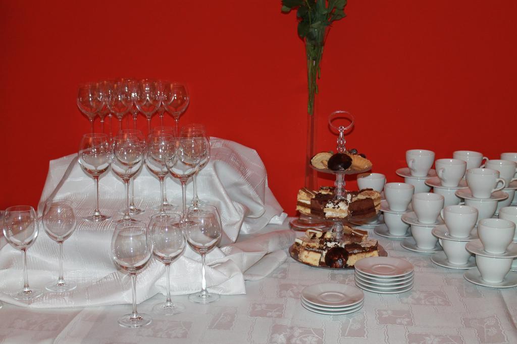 Hotel Kaprys Świdnik Extérieur photo
