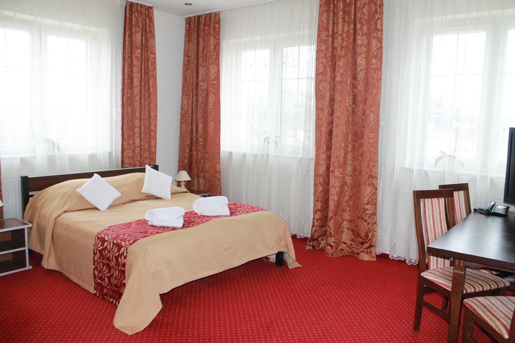 Hotel Kaprys Świdnik Extérieur photo