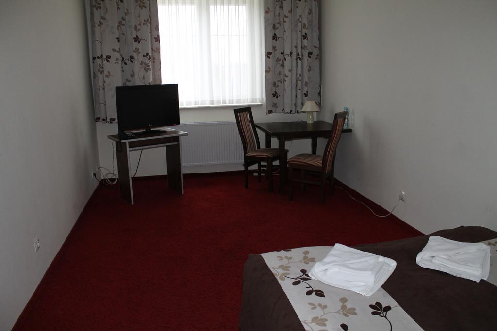 Hotel Kaprys Świdnik Chambre photo