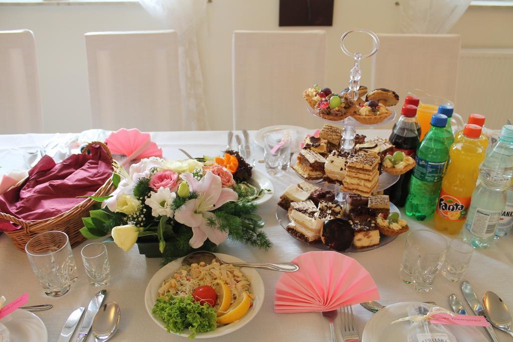 Hotel Kaprys Świdnik Extérieur photo