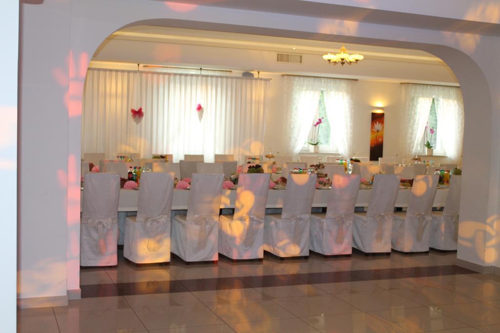 Hotel Kaprys Świdnik Extérieur photo